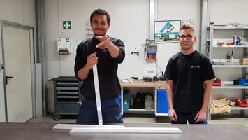 Jamel und Stefanos, Auszubildende zum Metallbauer bei GLA-WEL im 2. Lehrjahr