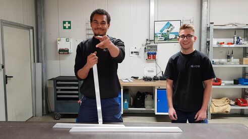 Jamel und Stefanos, Auszubildende zum Metallbauer bei GLA-WEL im 2. Lehrjahr